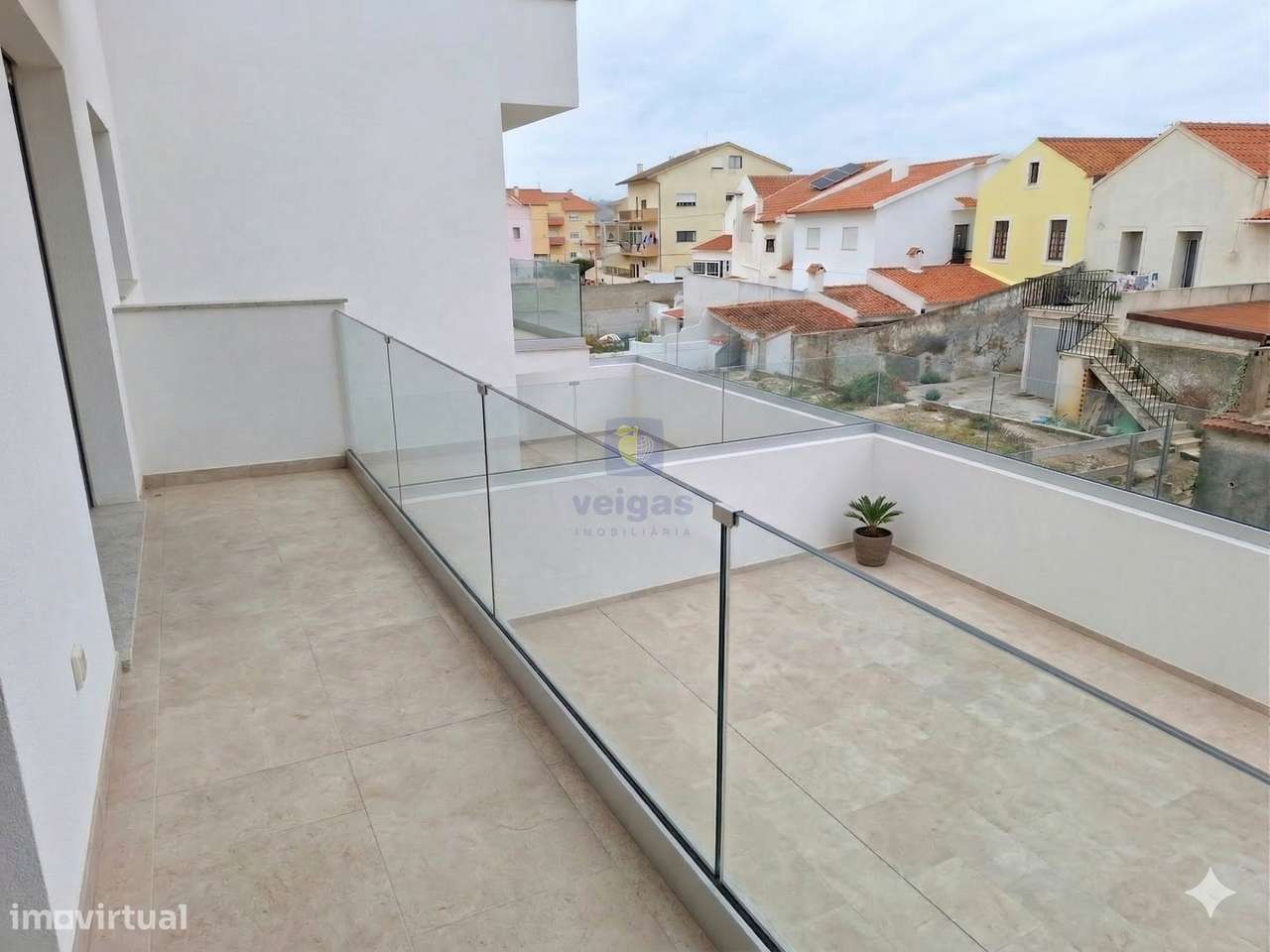 Apartamento T3 em construção, com garagem para 2 carros e elevador, si-33