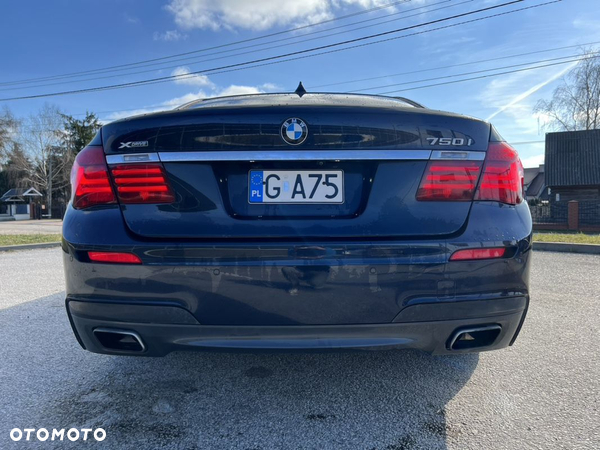 BMW Seria 7 750i xDrive - 13