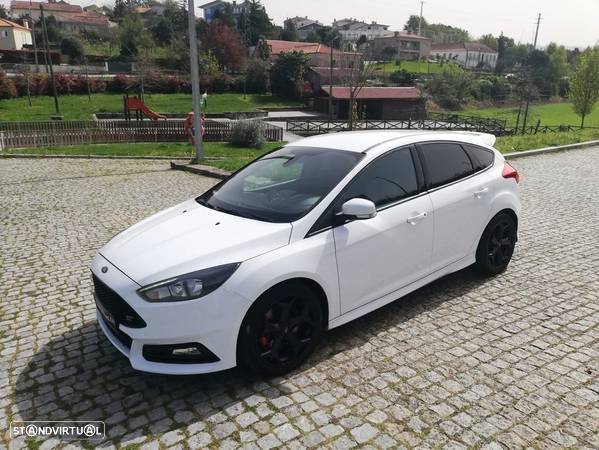 Ford Focus 2.0 EcoBoost ST c/ Pack Pele Desportiva - 1