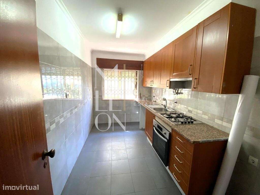 T3 situado na zona da Abóboda em São Domingos de Rana - Grande imagem: 2/13