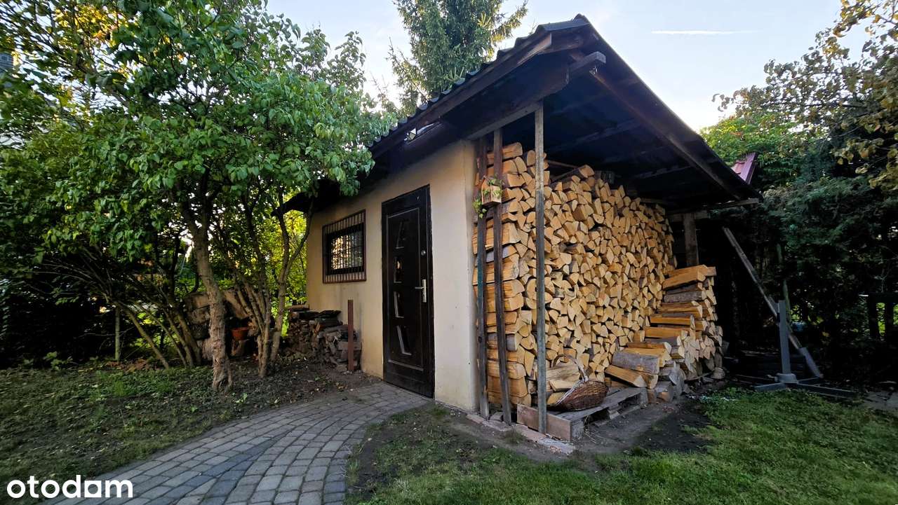 Przestronny_dom_6_pokojów_zadbany_ogród_fotowoltaika_kameralna_okolica-19