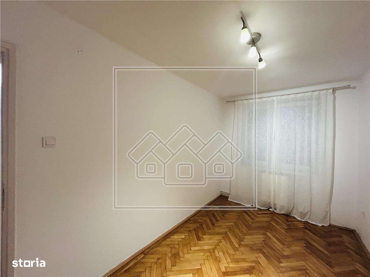 Ap cu 3 camere, balcon, etaj 1\/4, zona Calea Dumbravii - Imagine principală: 5/15
