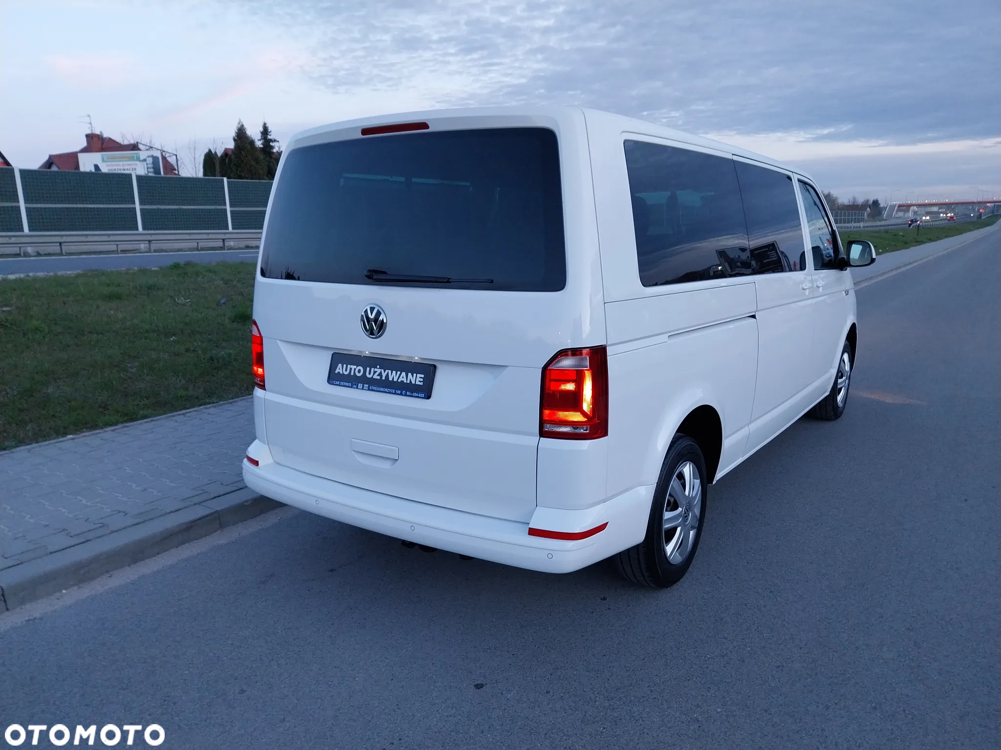 Volkswagen Caravelle 2.0 TDI L2 Comfortline - 17