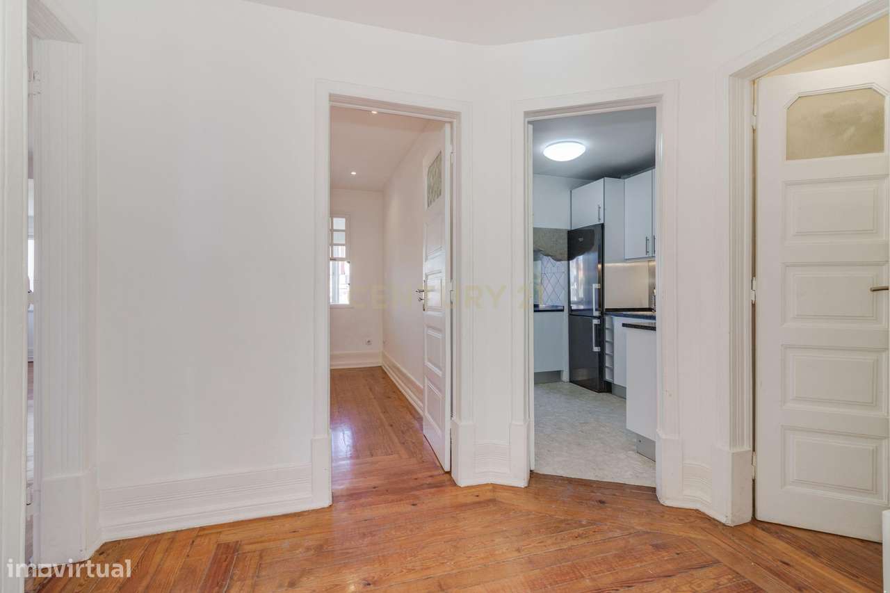 Penthouse com terraço de 28m2 junto ao metro no Rato-16