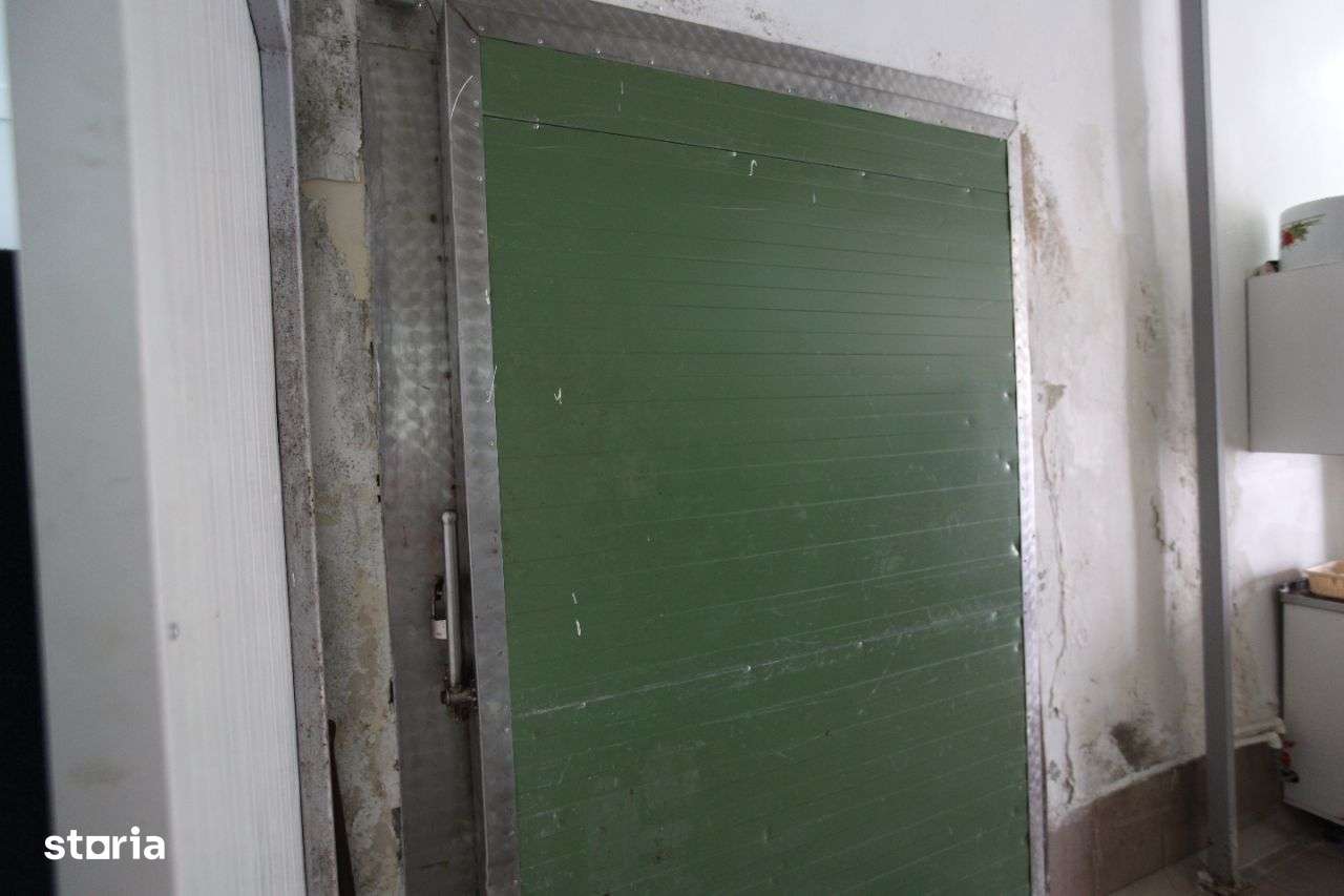 Abator complet functional cu grajduri pentru animale in Bod Colonie-19