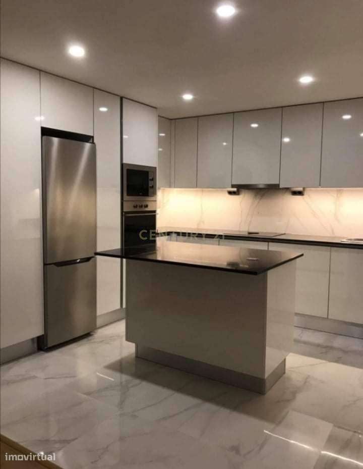 Apartamento T3 convertido em T4, totalmente remodelado, na Estrada de - Grande imagem: 3/16