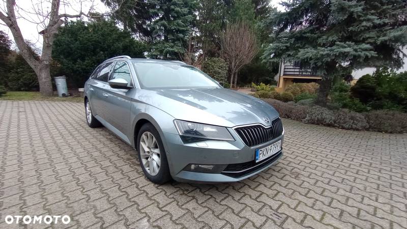 Skoda Superb 2.0 TDI DSG Ambition - 2