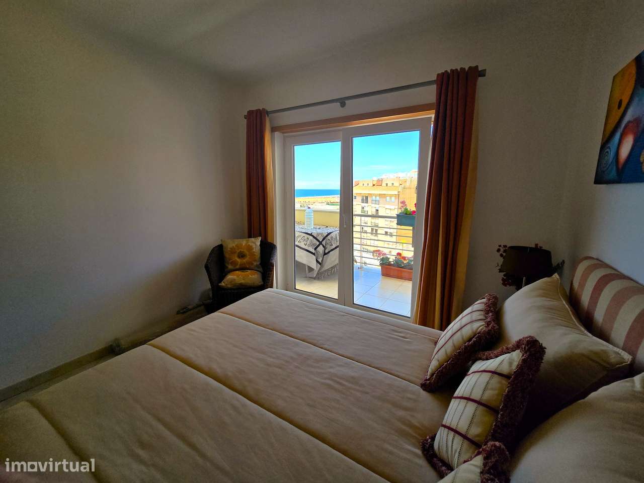 Apartamento T1 c/ Terraço, Vista Mar, Piscina e Box na Praia do Ouro-2