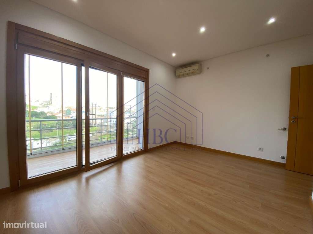 Apartamento T3 nas Colinas do Cruzeiro | 4 Parqueamentos + Arrecadação-27