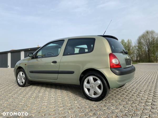 Renault Clio - 7