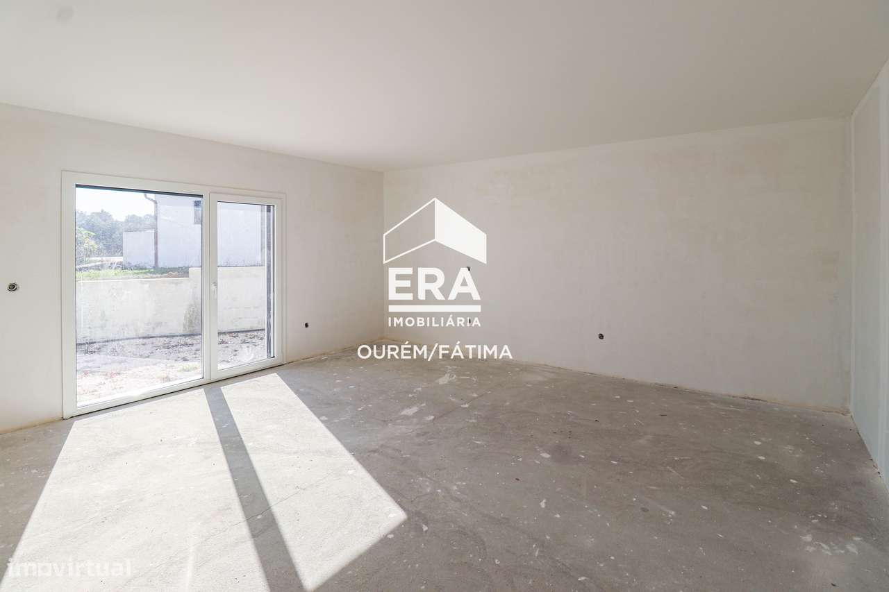 Moradia T4, térrea, em fase final de construção-9