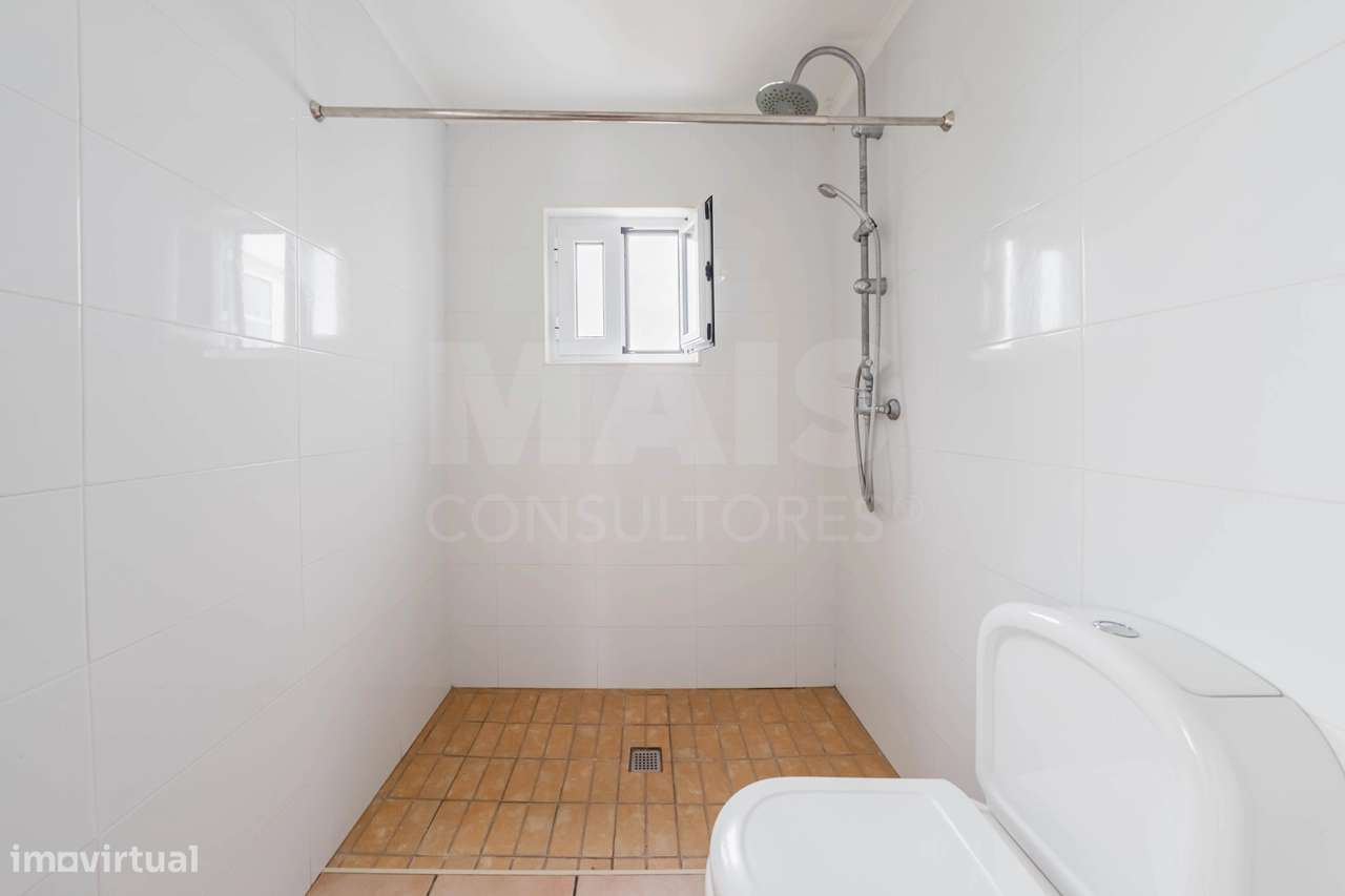 Moradia Térrea Renovada C/ Logradouro e Terreno, Vimeiro - Lourinhã-13