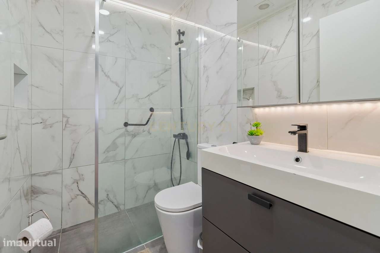 Apartamento T-3 com Terraço  Almada-16