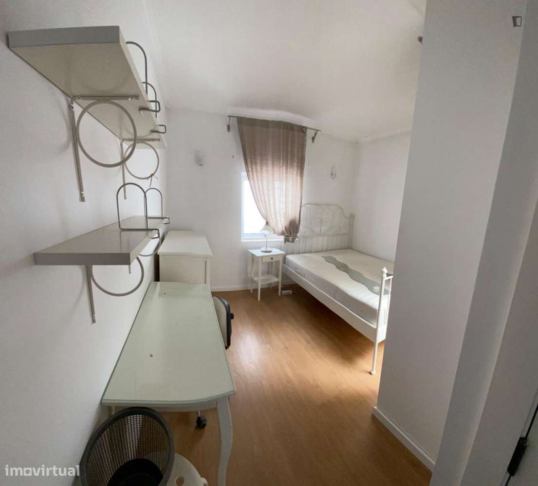 Quarto - localizado em Aveiro - Grande imagem: 4/10
