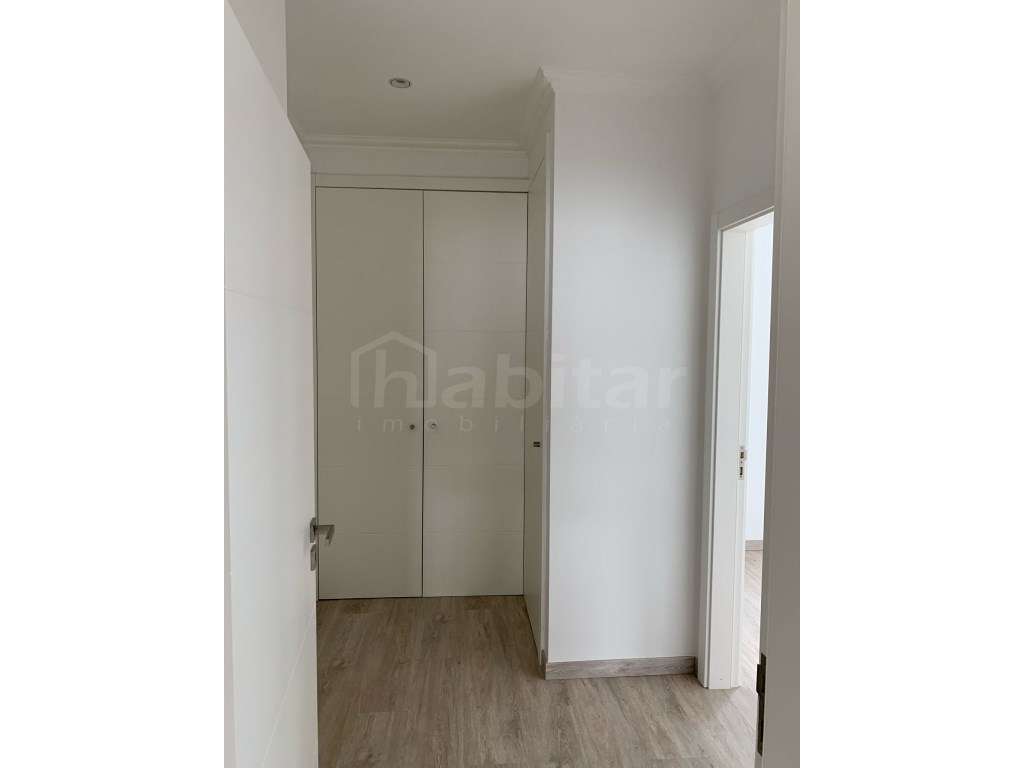 Moradia NOVA com Garagem e Piscina-14