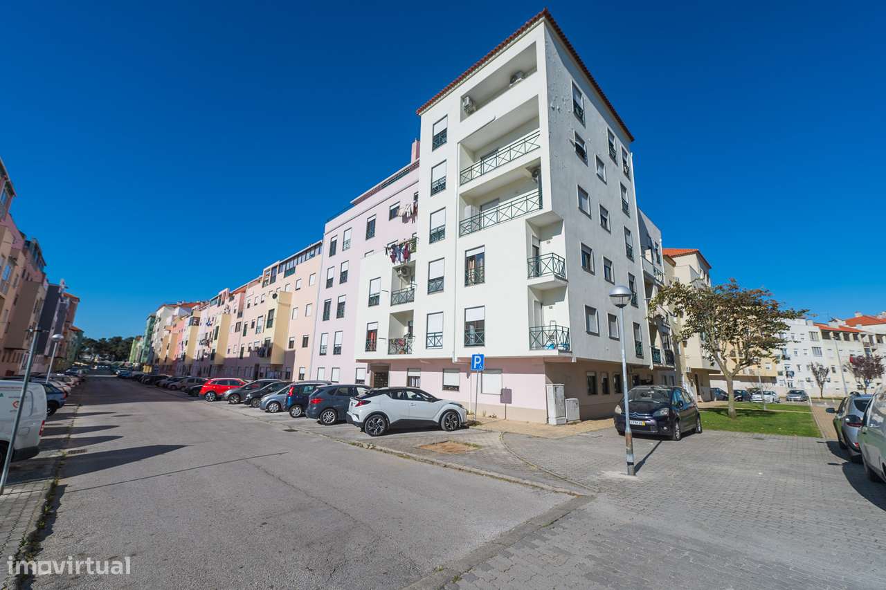 Apartamento T2 na Quinta do Conde com areas de 136m2 - Grande imagem: 4/57