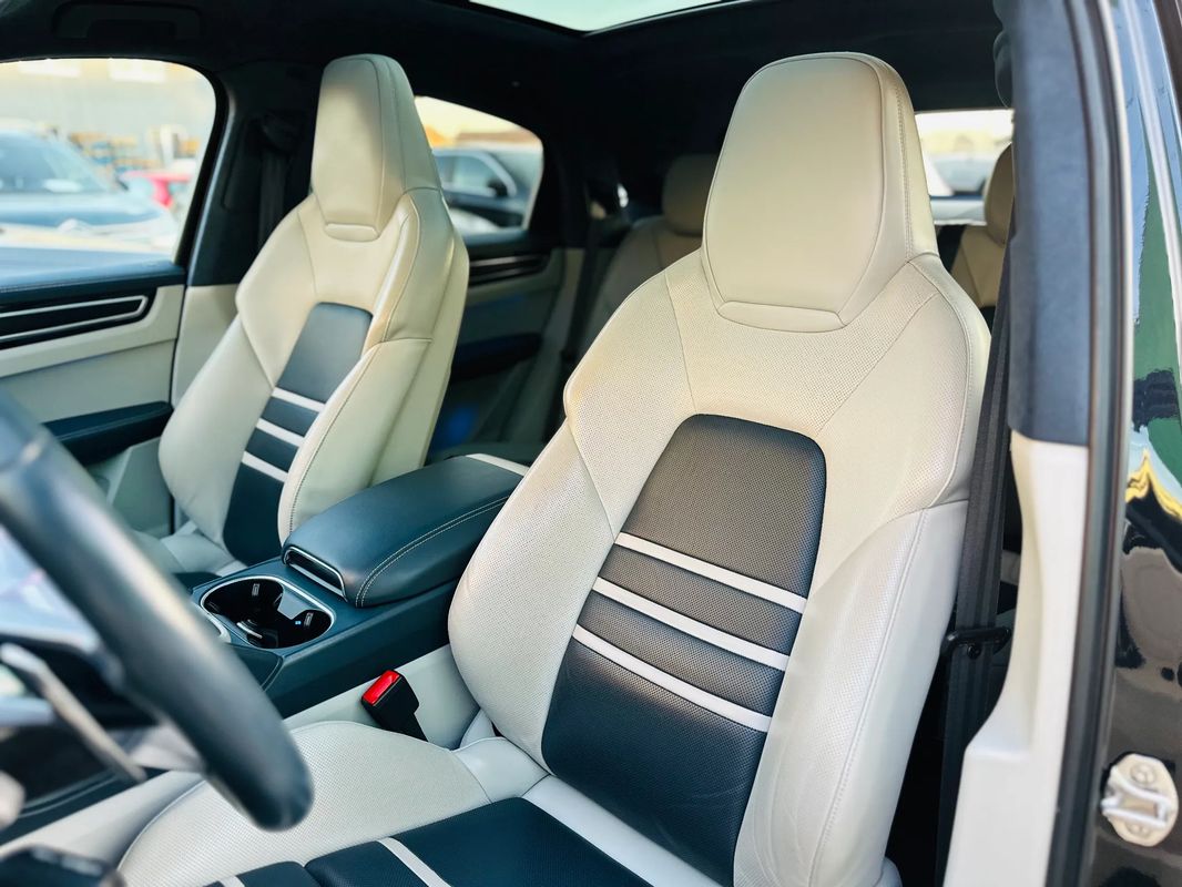 Porsche Cayenne Coupe GTS Tiptronic S - 28