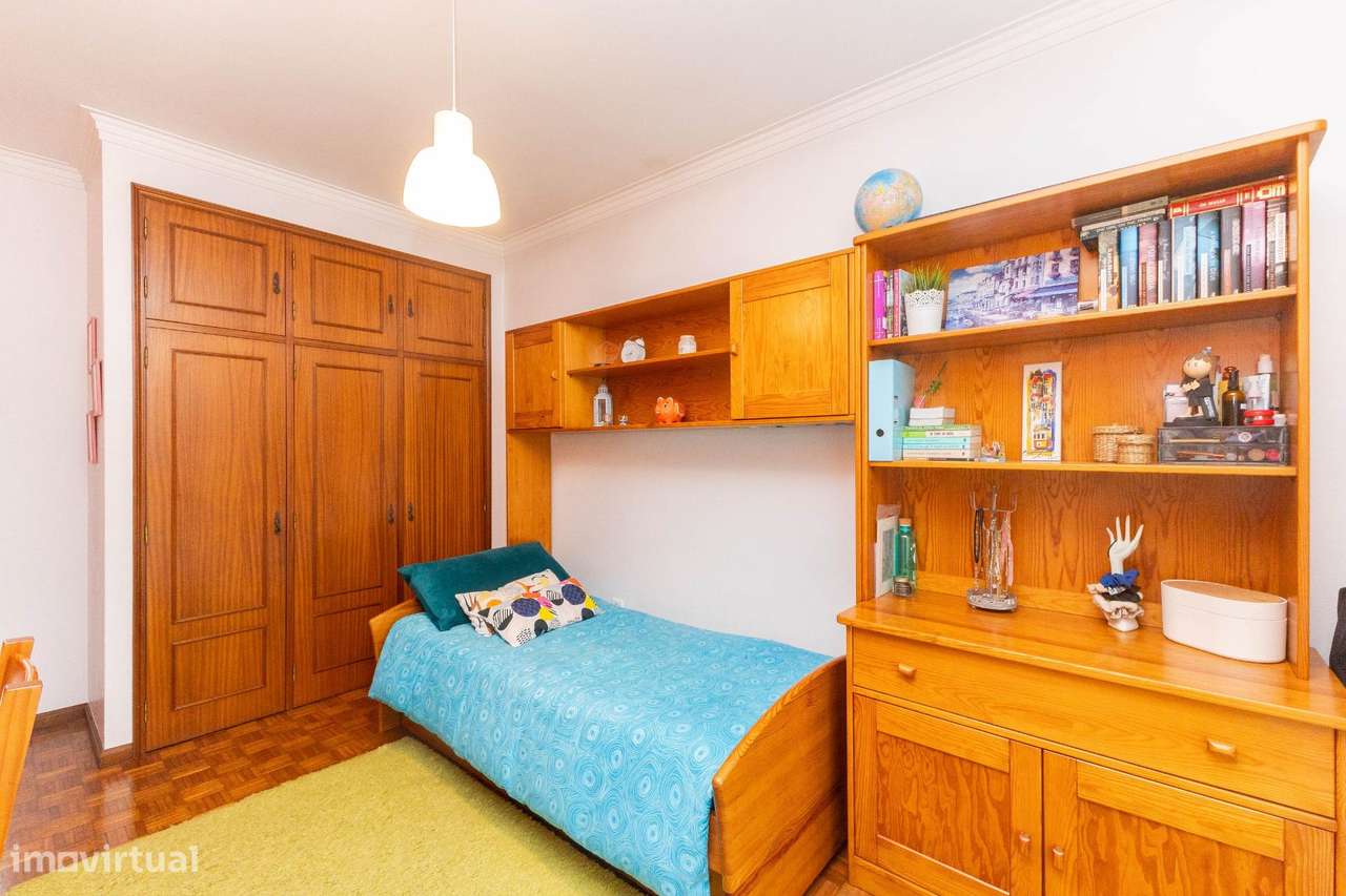 Moradia T4 na Maia – Renovada, 3 Frentes, Terraço e Garagem a...-25