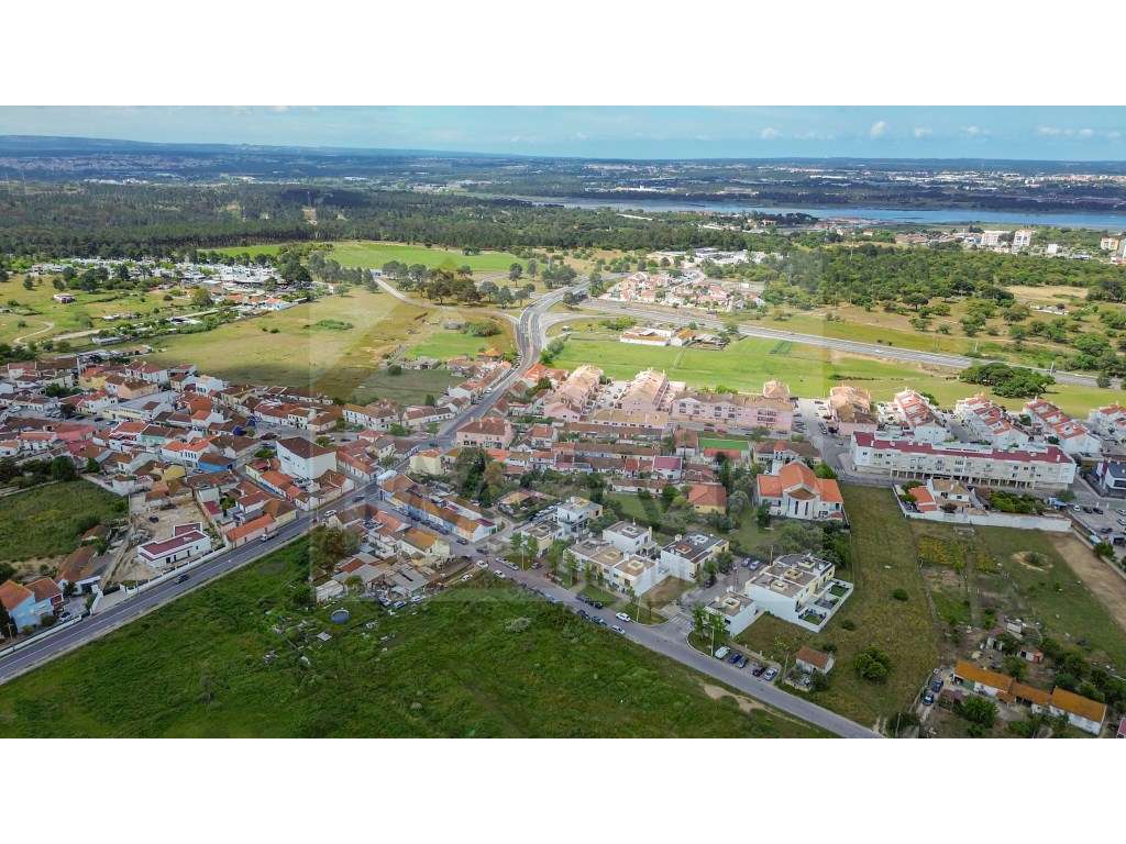 Vende-se moradia T4- Santo António da Charneca-com terraço-18