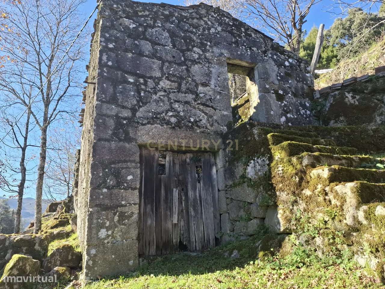 Casa em Pedra para Reconstrução – Uma Oportunidade Única no Paraíso do - Grande imagem: 4/24