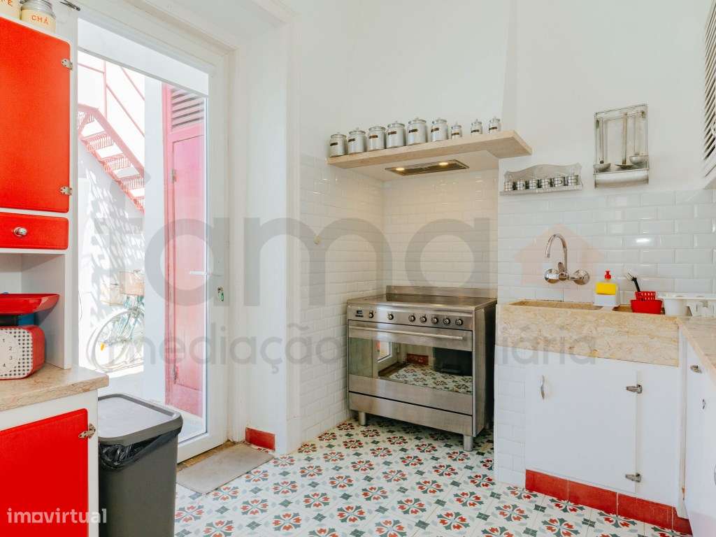 Moradia Bifamiliar T10 com Piscina e Elevada Rentabilidade - Parede...-15