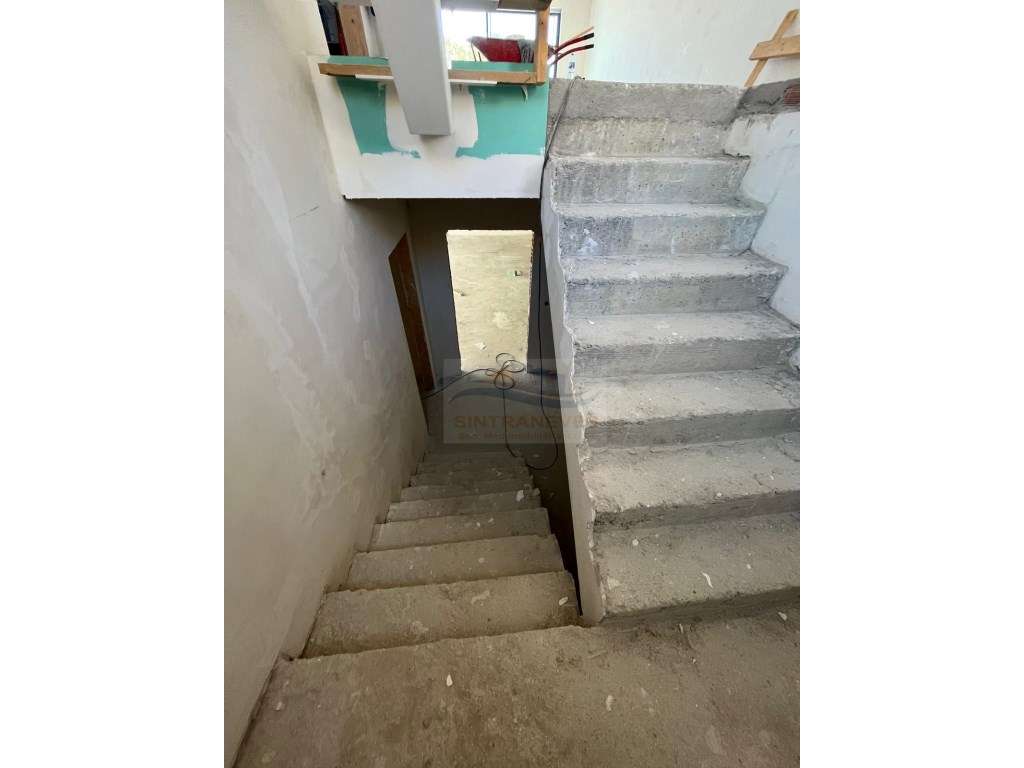 Moradia dos Sonhos 3 Suítes, Piscina, Painel Solar, 4 Vagas Garagem...-9