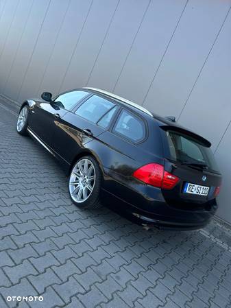 BMW Seria 3 318d Touring Blue Performance Sport Line - 2