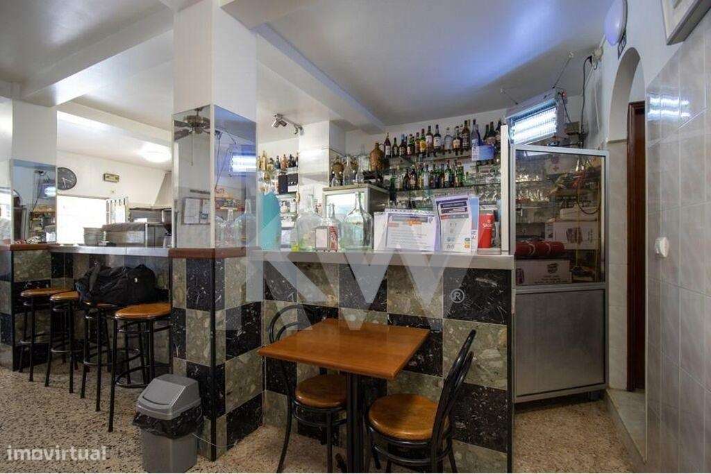 LOJA COM ALVARÁ PARA CAFÉ/SNACK-BAR, LICENÇA DE ESPLANADA E RECHEIO IN - Grande imagem: 3/11