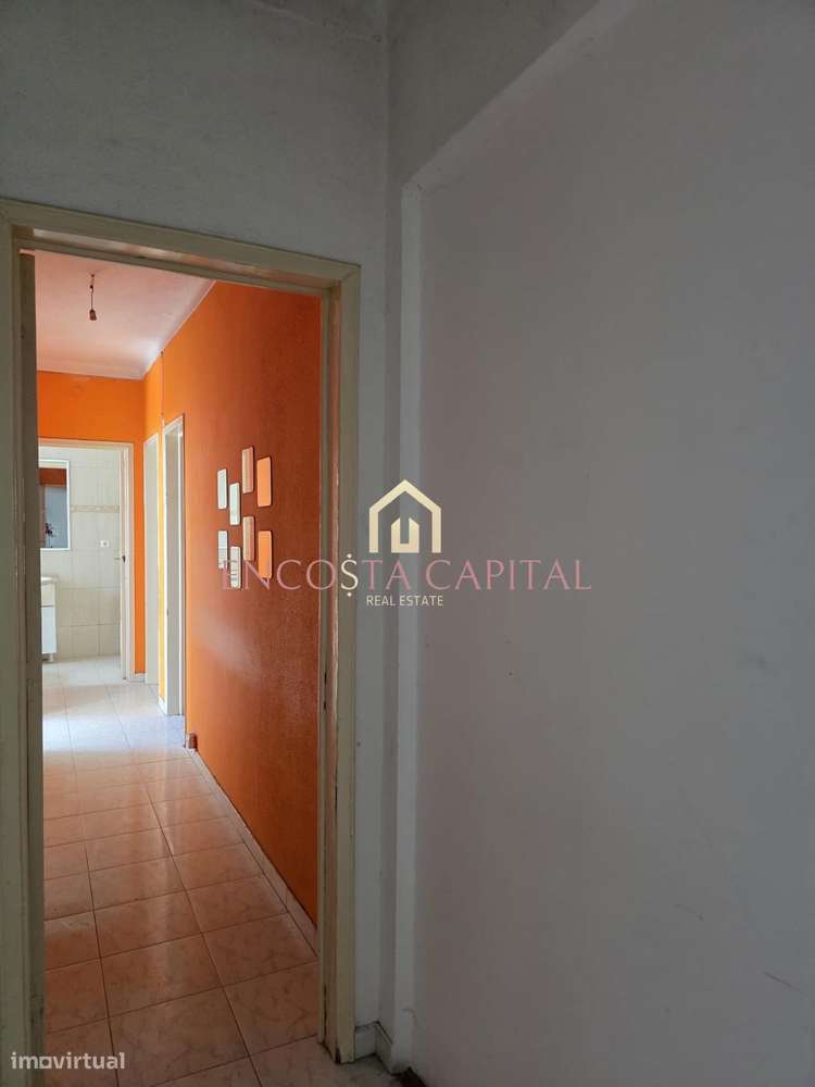 Apartamento T2 Praça 1º de maio Camarate.-7
