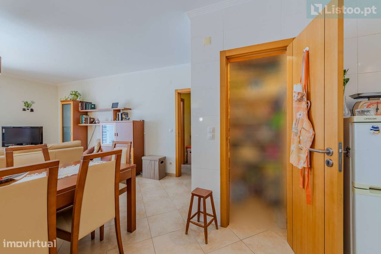 Apartamento T2 com Piscina, Varanda em Portimão-8