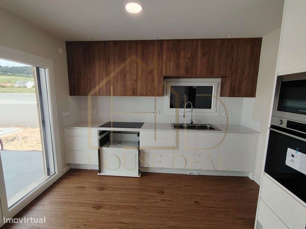 Magnífica Moradia T4 com Garagem e Piscina. Vendas de Azeitão-20