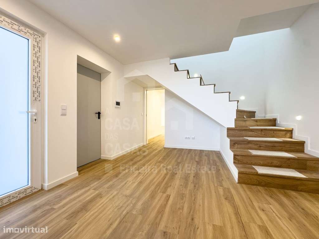 Vende Moradia T4 - Santa Cruz 5 km, A Casa das Casas-23