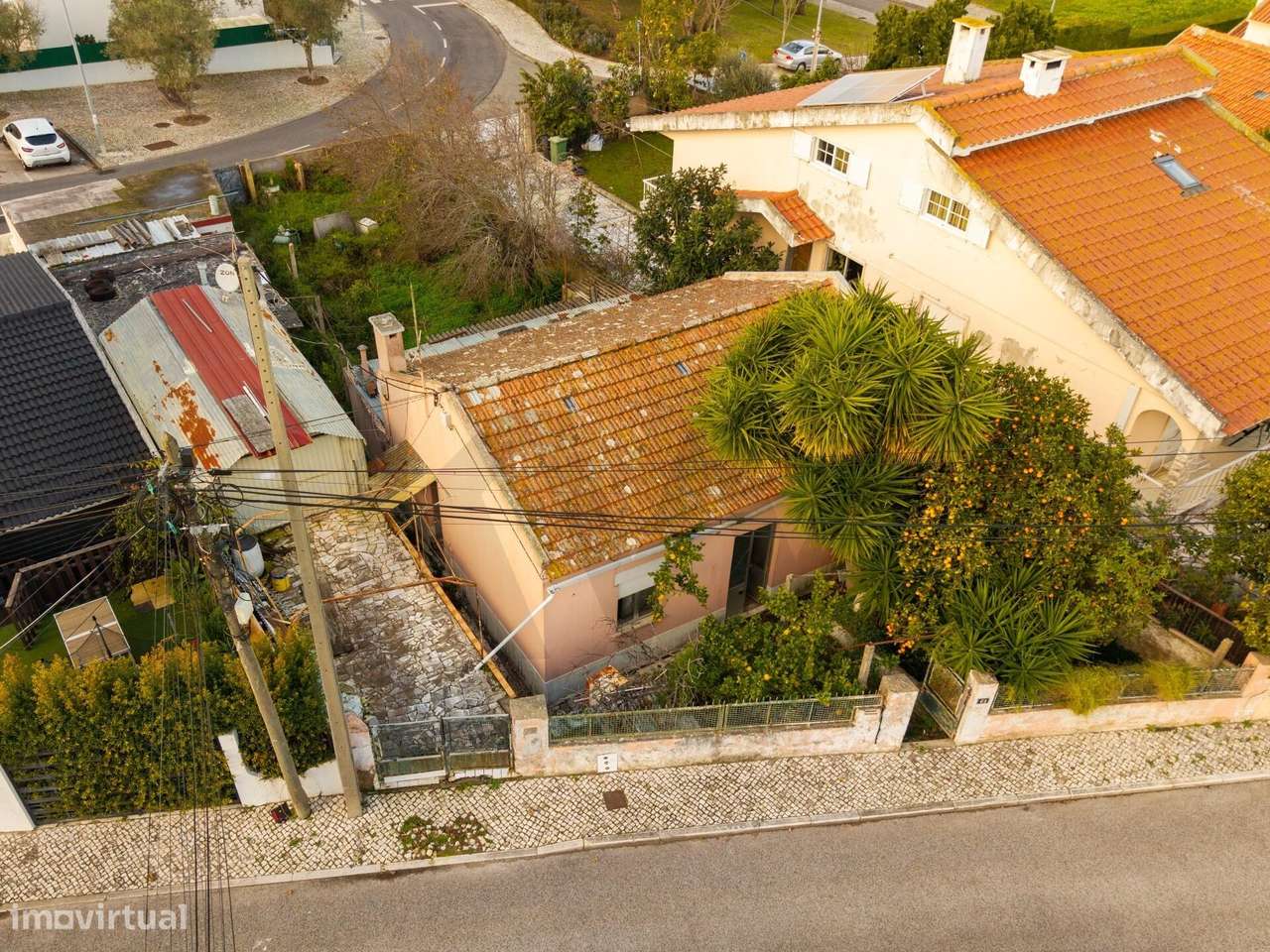 Oportunidade Única: Moradia T2 para Remodelar em Lote de 405m2 em Quei - Grande imagem: 5/27