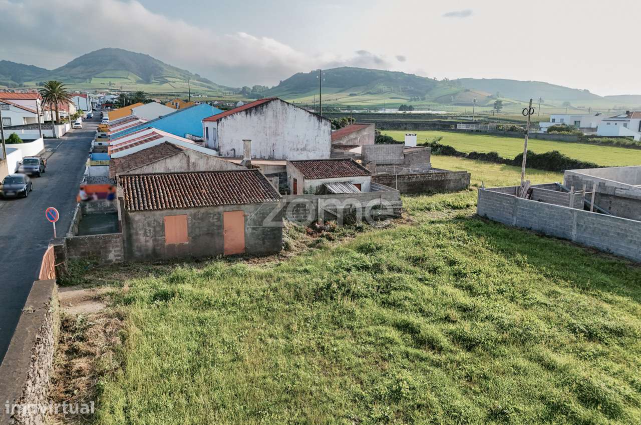 Conjunto Imobiliário com Moradia, Ruína e Terrenos na Ribeira Grande-10