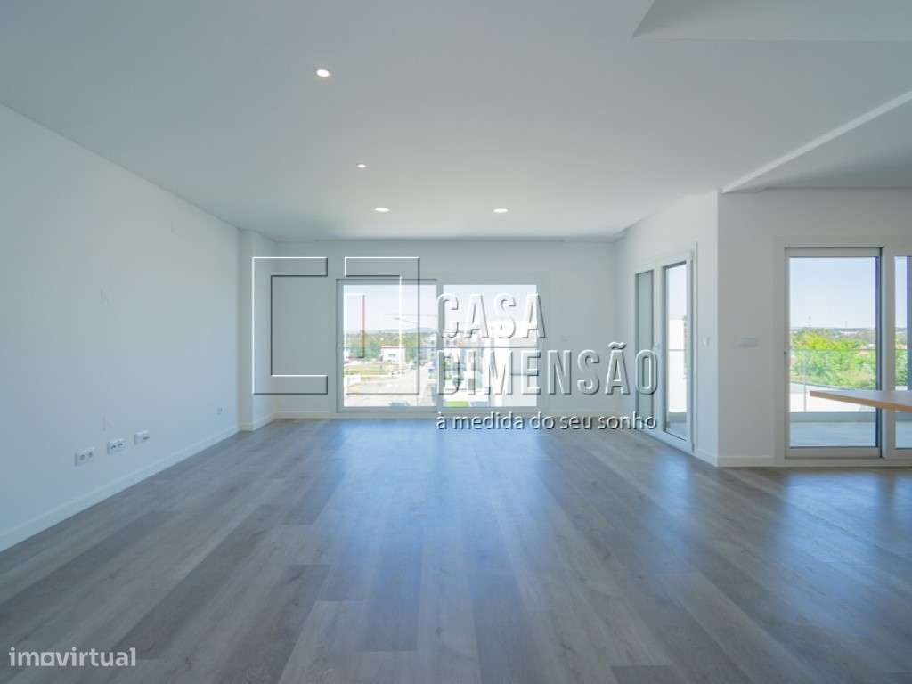 Moradia Arquitectura Moderna de tipologia T4 na zona de Vale de Mil... - Grande imagem: 5/60