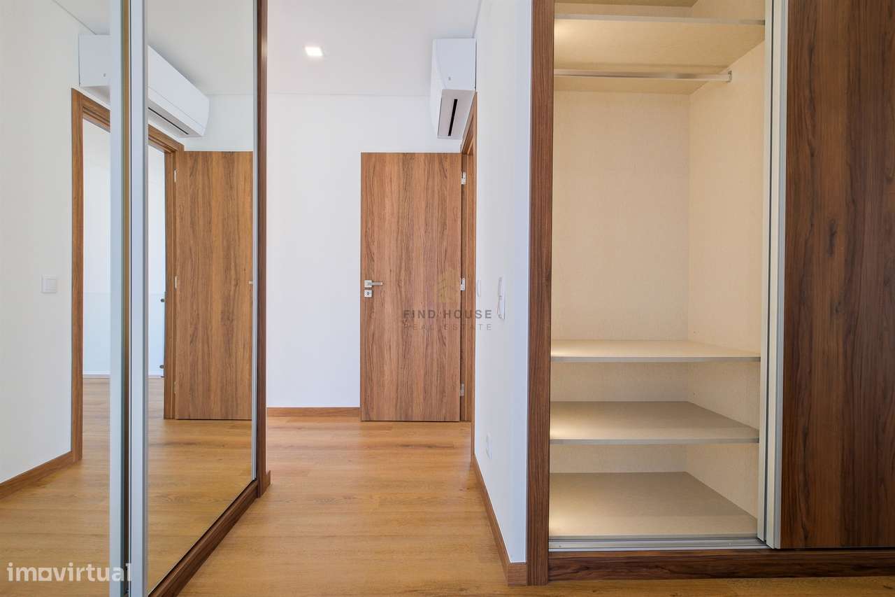 Vende-se Moradia Isolada T4 com garagem, piscina e jardim em Albarraqu-41