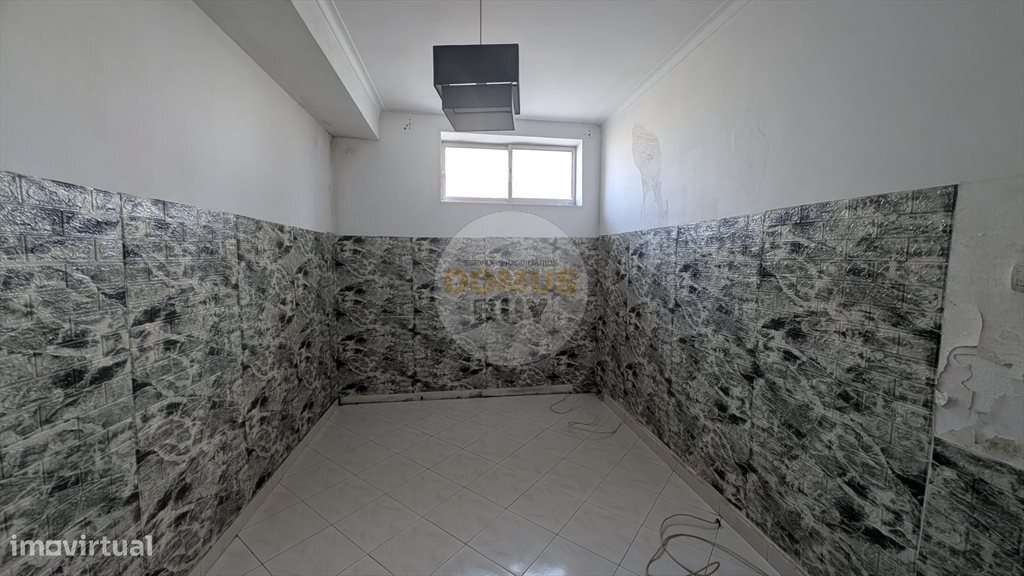 APARTAMENTO T1 | CAVE | PARA REMODELAÇÃO - CRUZ DE PAU-8