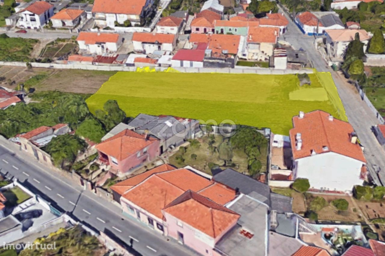 Terreno com 2.411m2 em Perosinho, ao Largo da Mouta