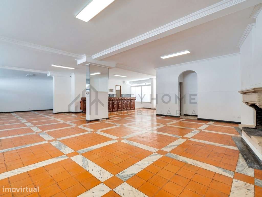 Espaço comercial com piscina e múltiplas possibilidades de negócio ...-7