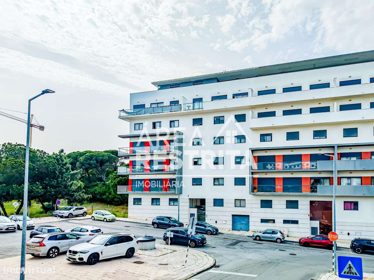 Apartamento T3 com parqueamento e varanda no Parque Luso em Corroios-51