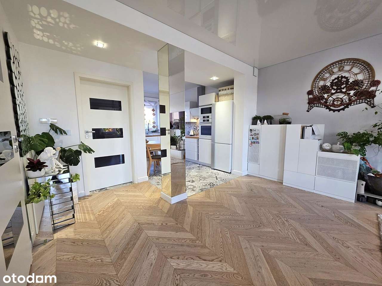 Elegancki, doskonale zaprojektowany dom z 4 sypialniami i garażem-6