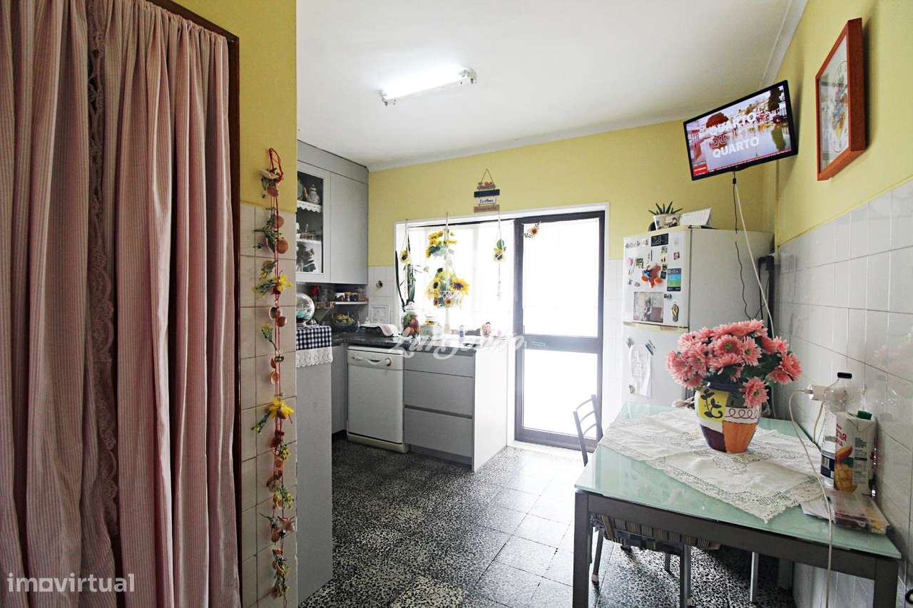 Apartamento T2 junto à Av da Carvalha, Fânzeres, com Excelente Expo...-10