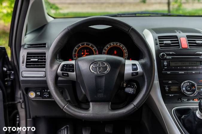 Toyota Auris 1.6 Premium - 23