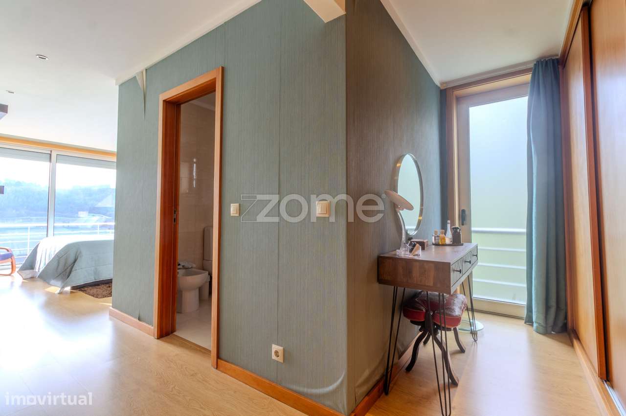 Moradia T3 | 3 Suítes e Piscina com Vista Rio-21