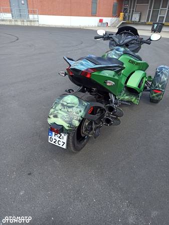 Can-Am Spyder - 3