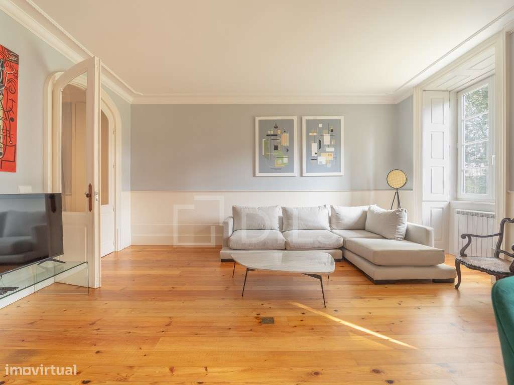 Apartamento T4 com garagem inserido em Palacete-Cedofeita - Grande imagem: 3/49