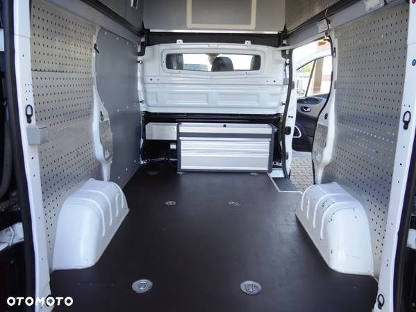 Renault Trafic - 18