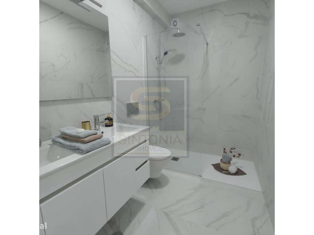 Apartamento T3 Totalmente Remodelado - Benfica-14