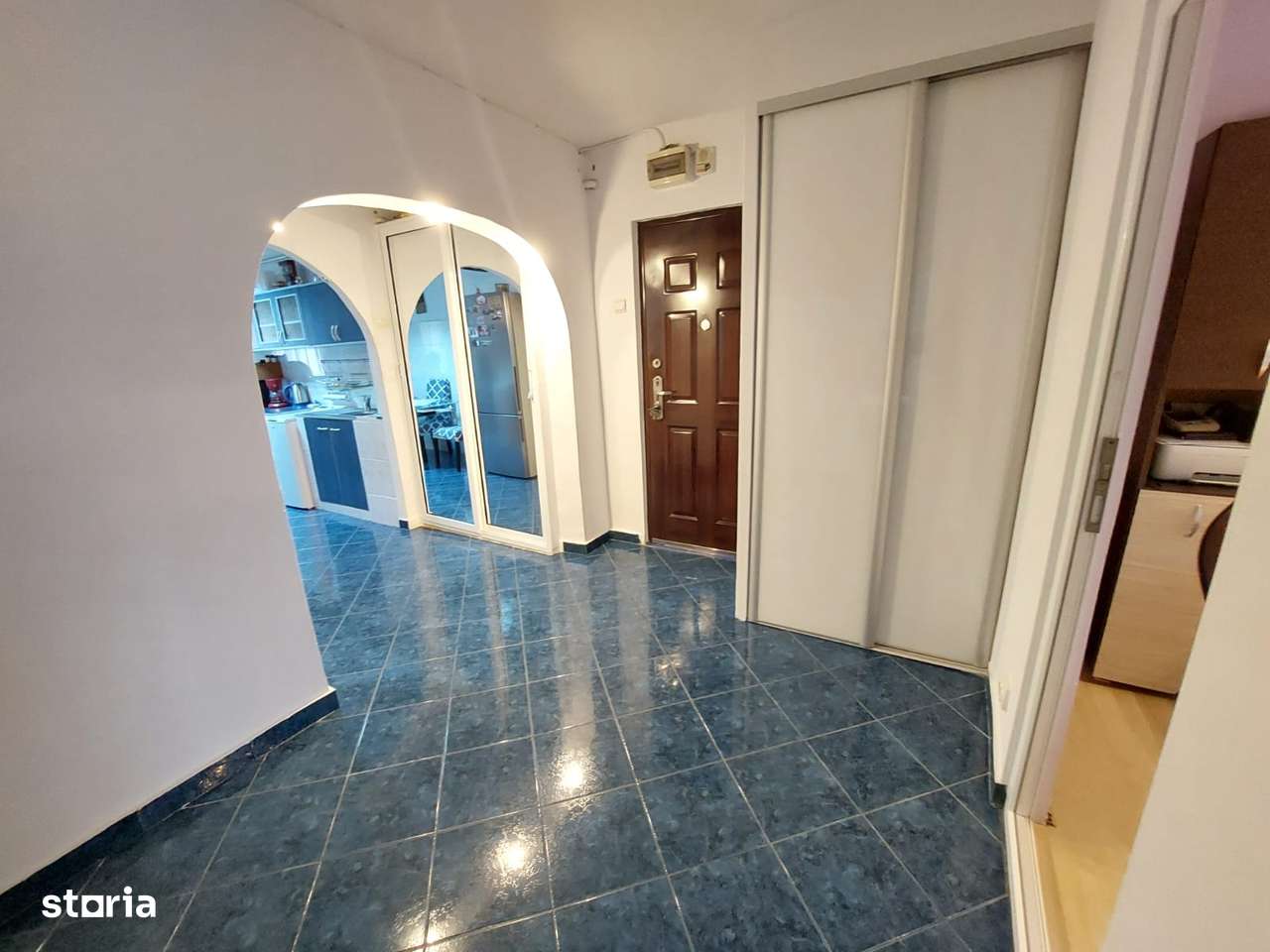 COMISION 0 Ap. 3 camere, decomandat, 68 mp. utili, Et.4, Micro12-2