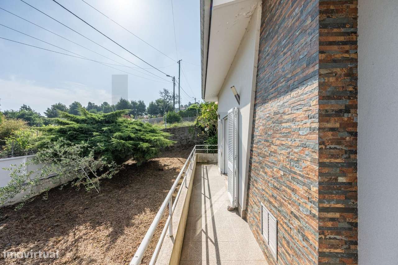 Moradia T3+1 com terreno em Burgães, Santo Tirso-34